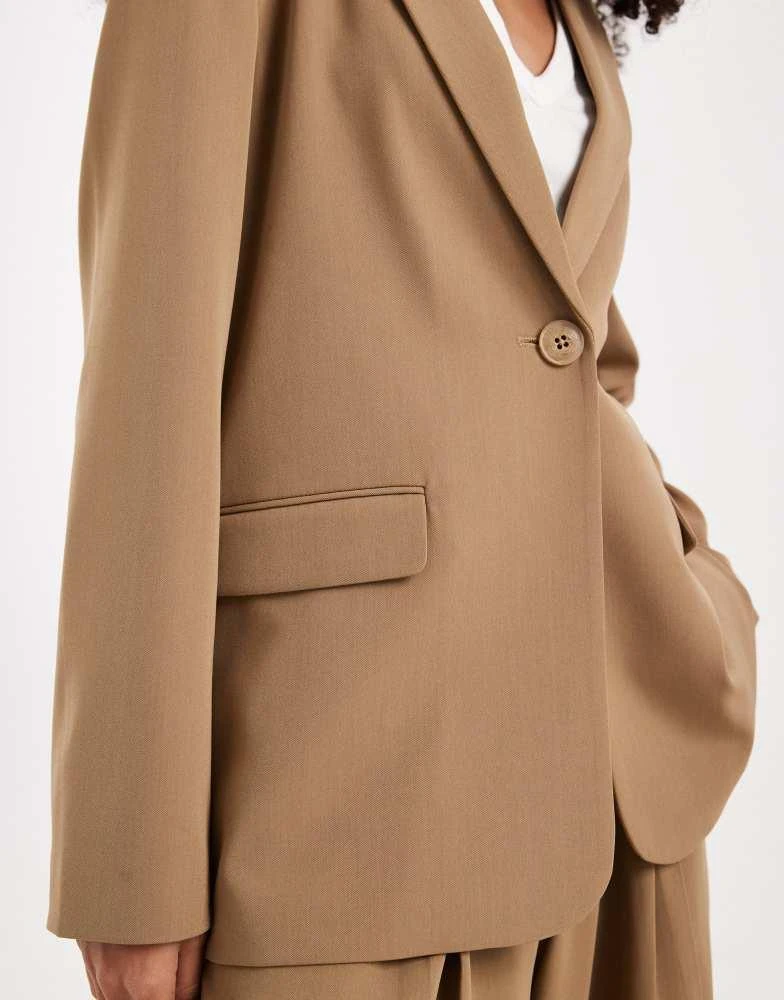 VERO MODA Vero Moda loose fit open back detail blazer mix 
match co-ord in beige 3