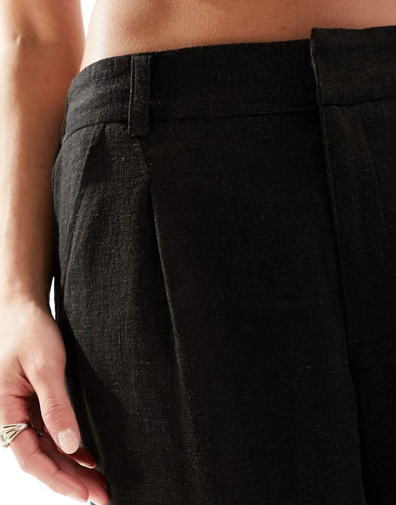 ASOS ASOS DESIGN Petite relaxed straight leg trousers with linen in black 2