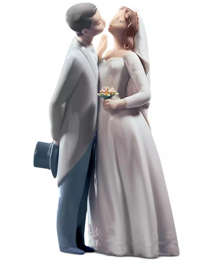 Lladró Lladro Collectible Figurine, A Kiss To Remember 1