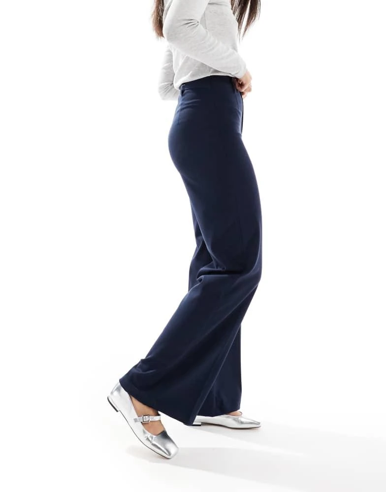 Bershka Bershka wide leg tailored trousers in navy 5