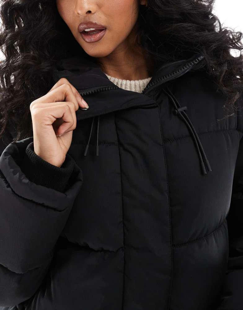 Pull&Bear Pull&Bear padded longline puffer coat with hood in black 4