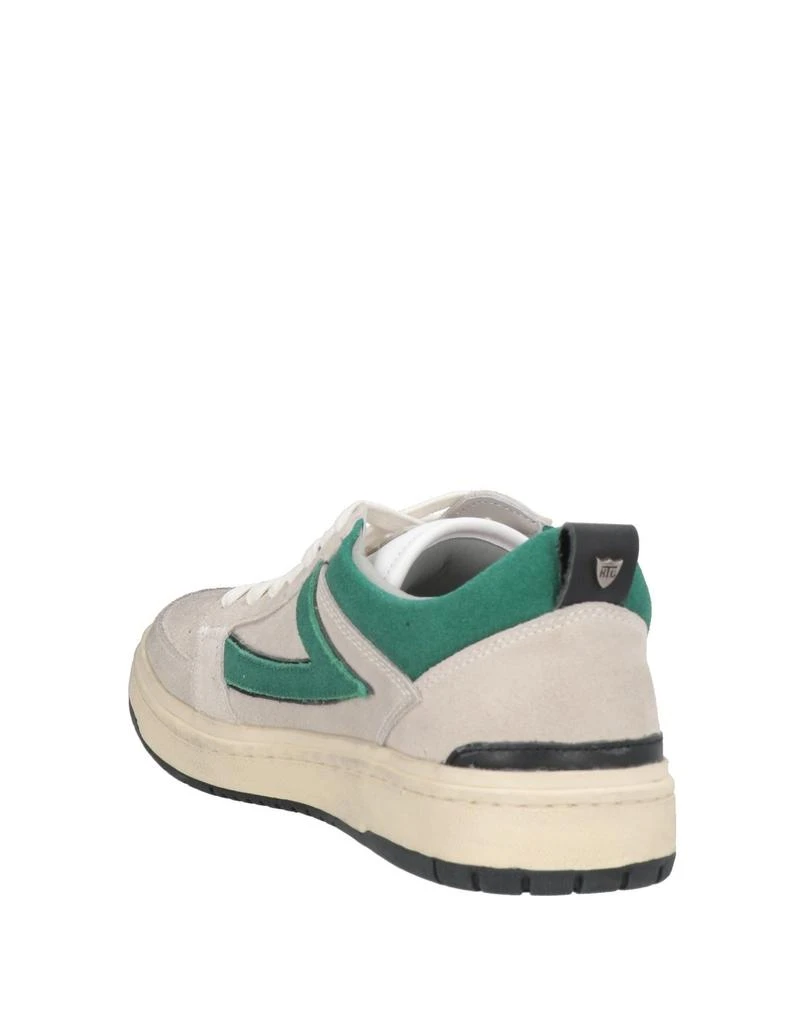 HTC Sneakers 3