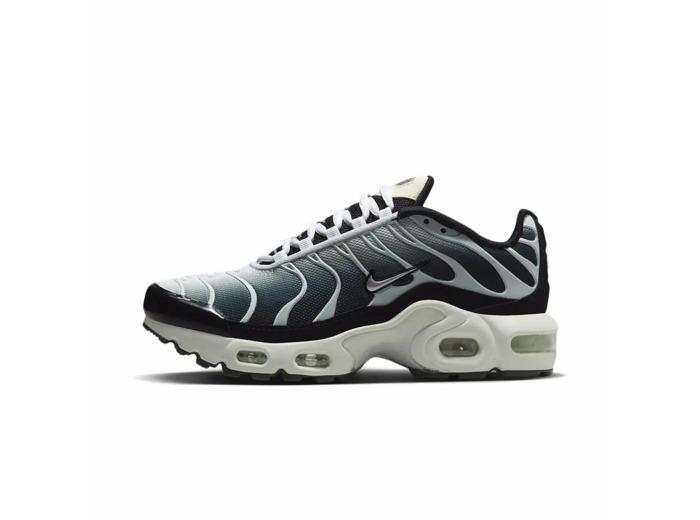 air max plus black outfit