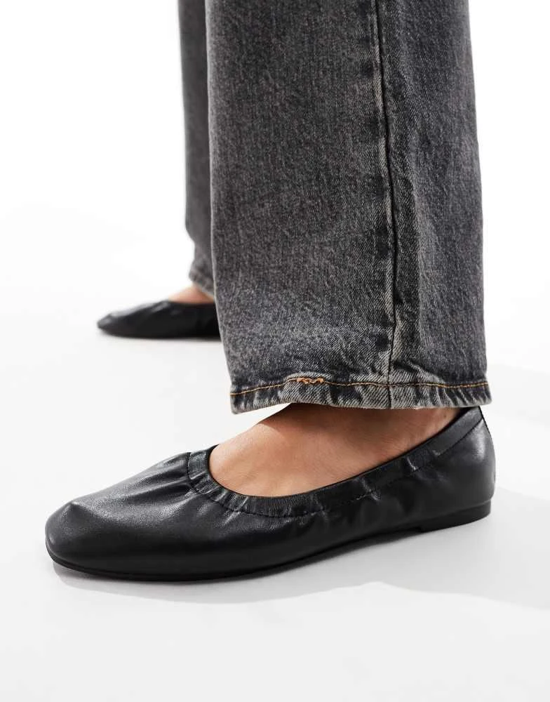 Truffle Collection Truffle Collection ruched ballet flats in black 1