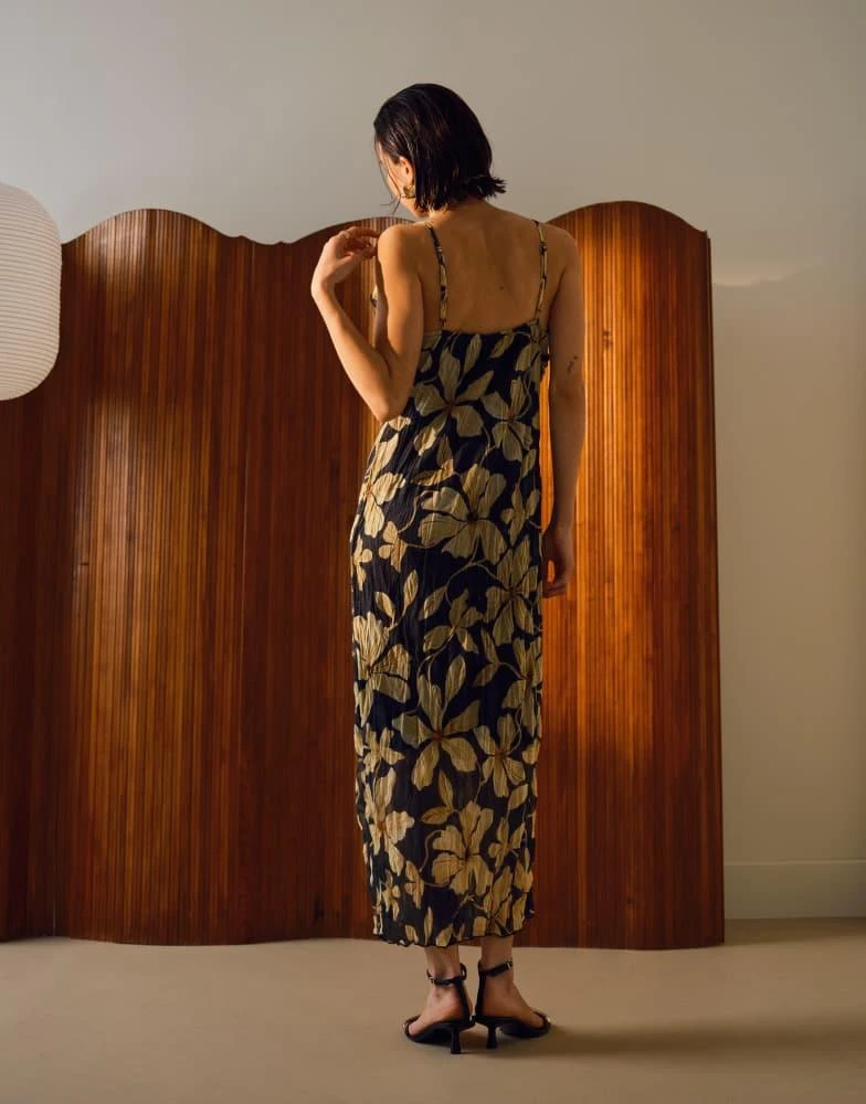 Topshop Topshop floral print crinkle mesh maxi dress in black 2