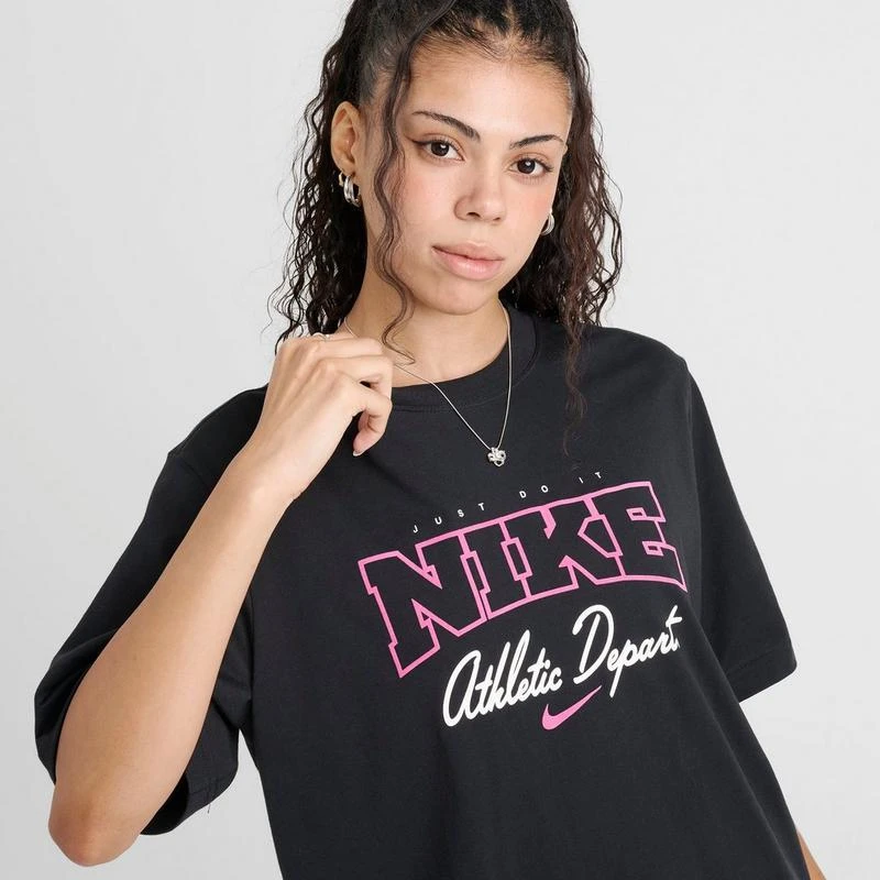 NIKE Women
s Nike Dept Loose Short-Sleeve Graphic T-Shirt 5