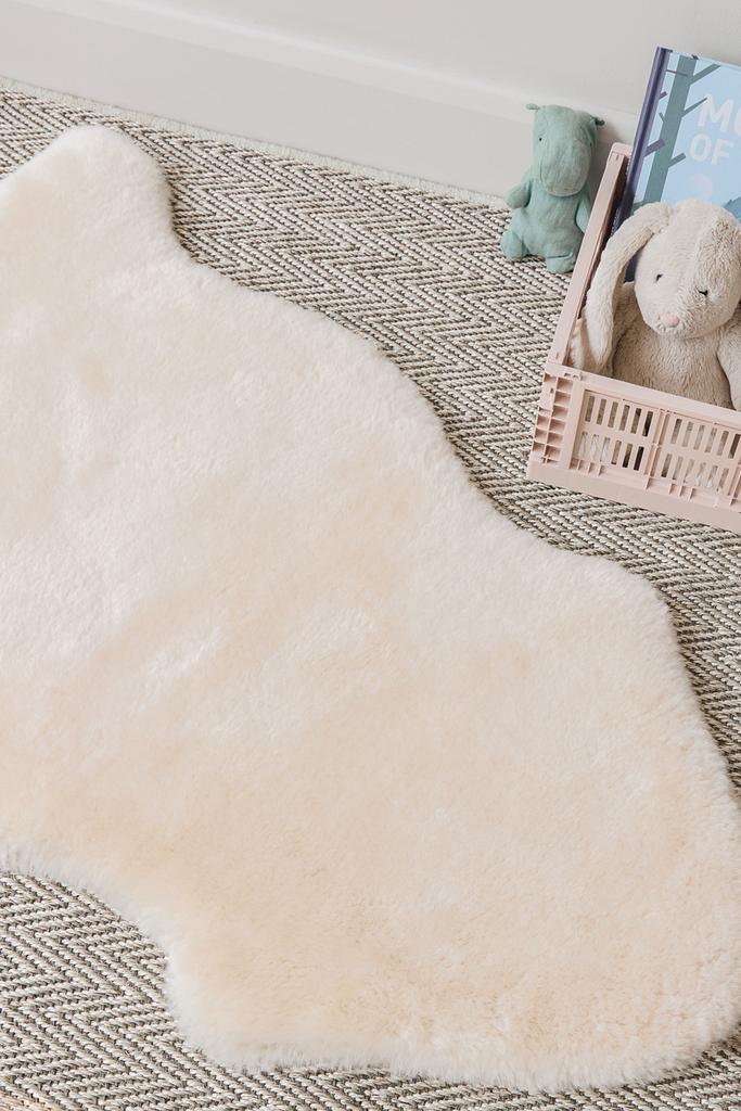 Gushlow & Cole Sheepskin baby rug