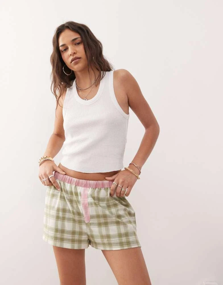 COLLUSION COLLUSION check print boxer short in pink and green 4