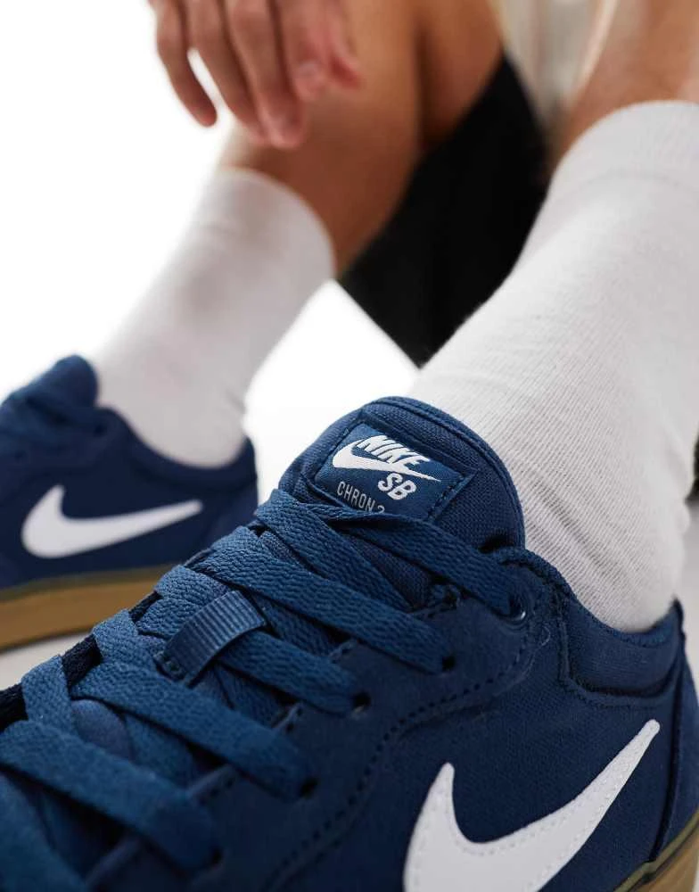 NIKE Nike SB Chron 2 suede trainers in navy and gum sole 5