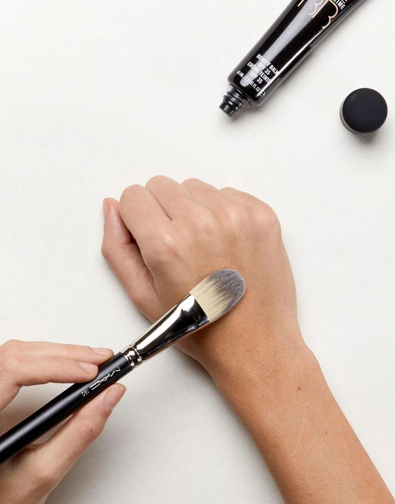 MAC MAC 190 Foundation Brush 4