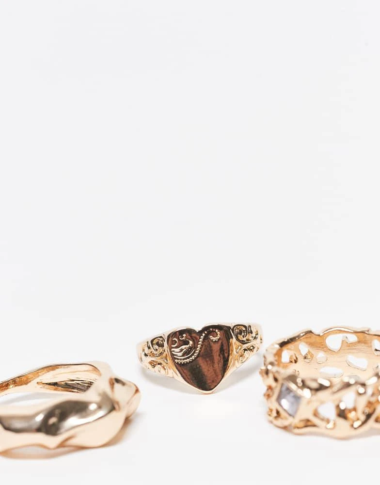 Reclaimed Vintage Reclaimed Vintage 3 pack of rings with heart in gold 3