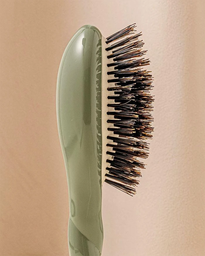 La Bonne Brosse N.01 The Small Universal Shine 
Care Hair Brush - Almond Green 4