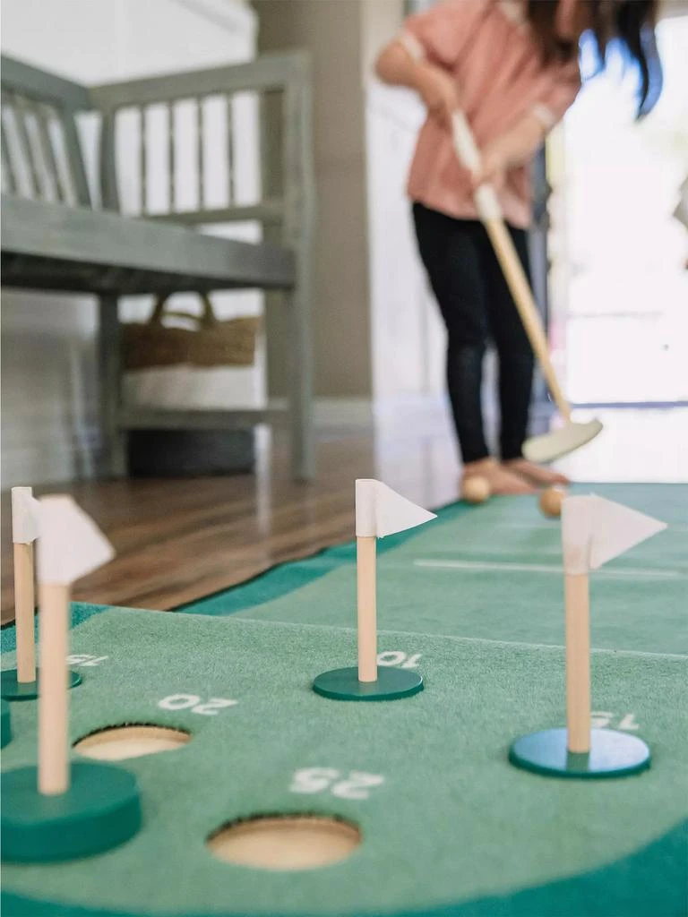 Wonder & Wise Kid's Keen Putting Green 7