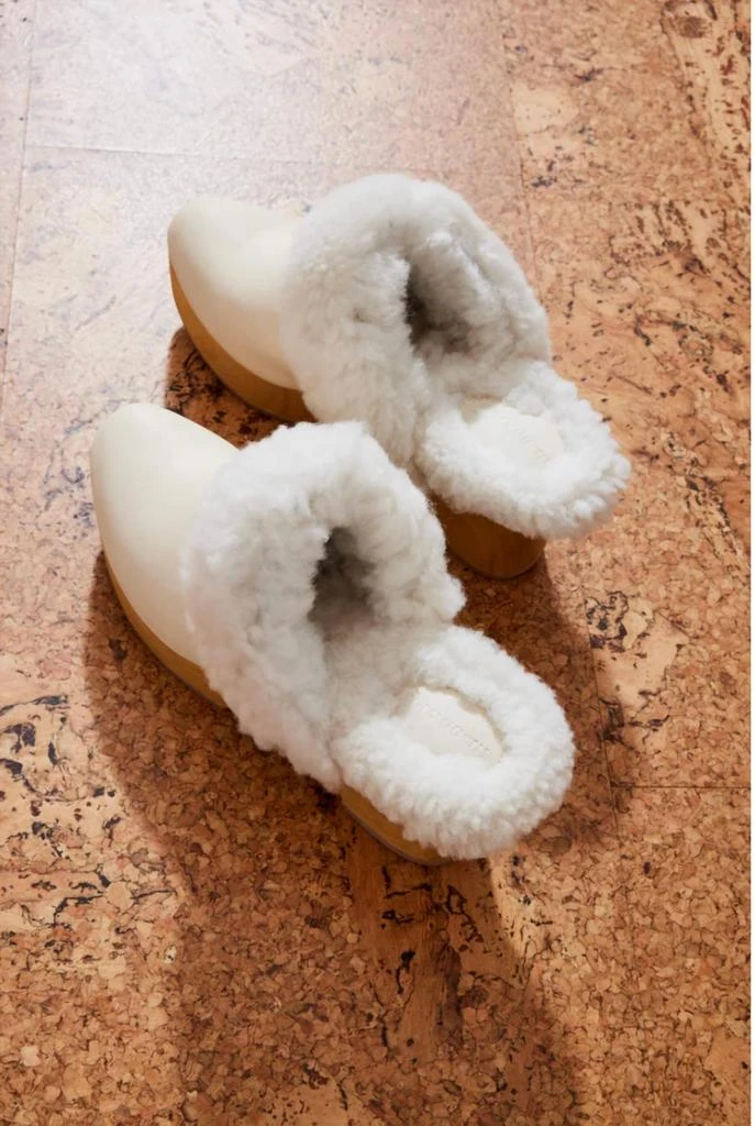 Misha & Puff Women's Pillow Shearling Clog In String 3