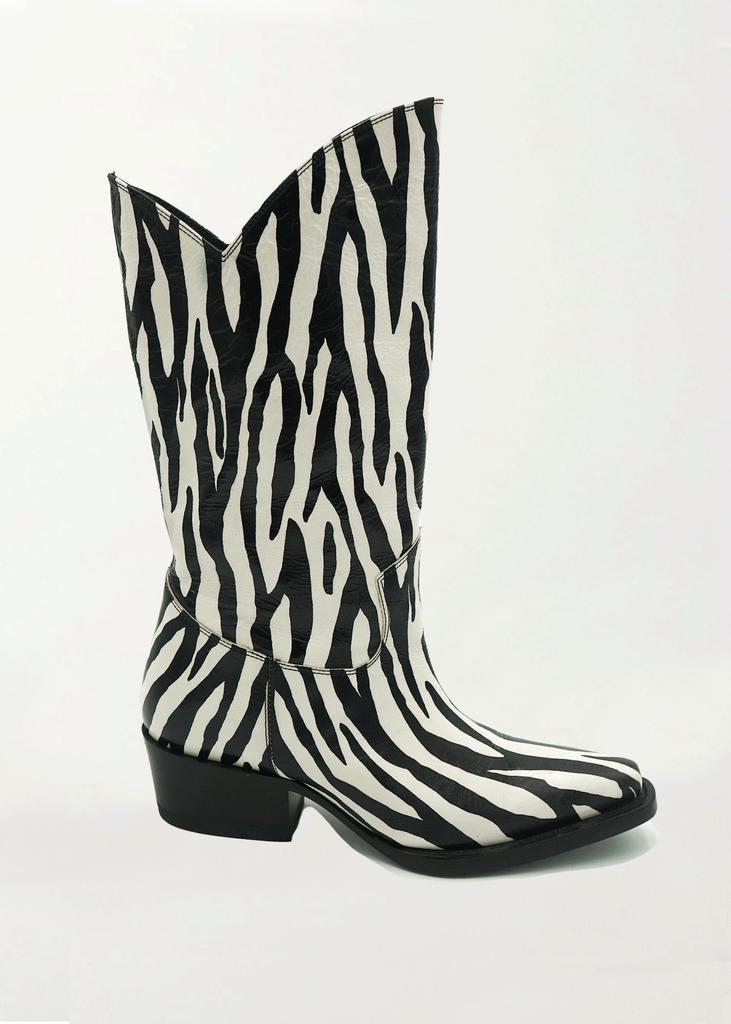 Che by Chelsey Women's Zebra Texan Boots In Black