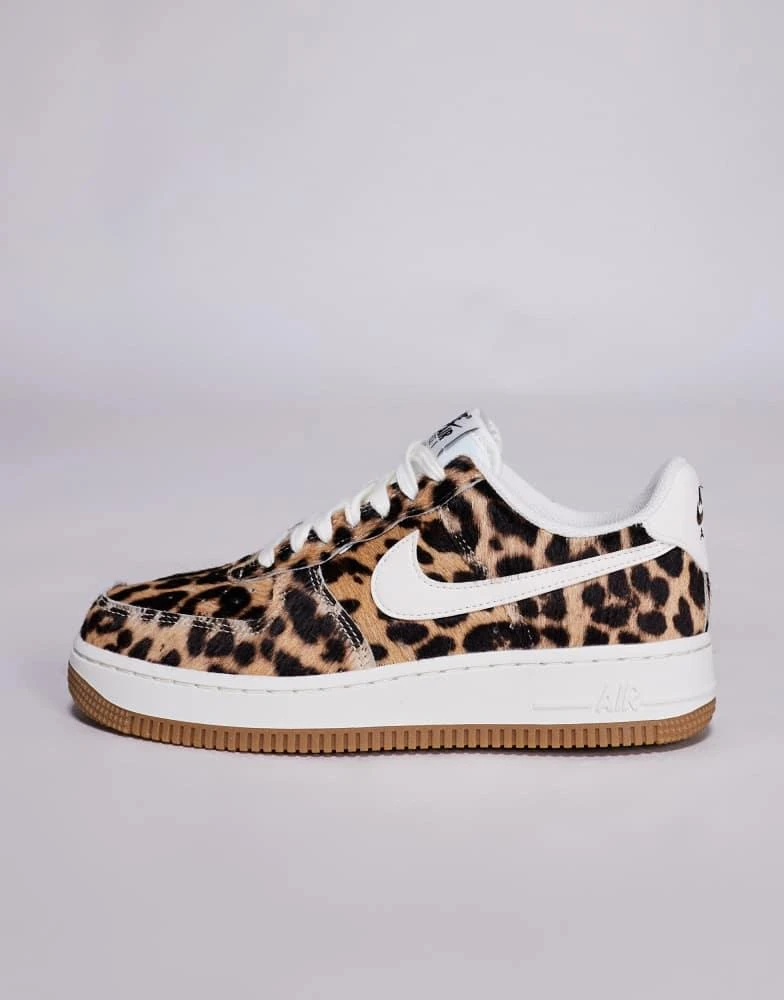 NIKE Nike Air Force 1 
07 unisex trainers in leopard and white 1