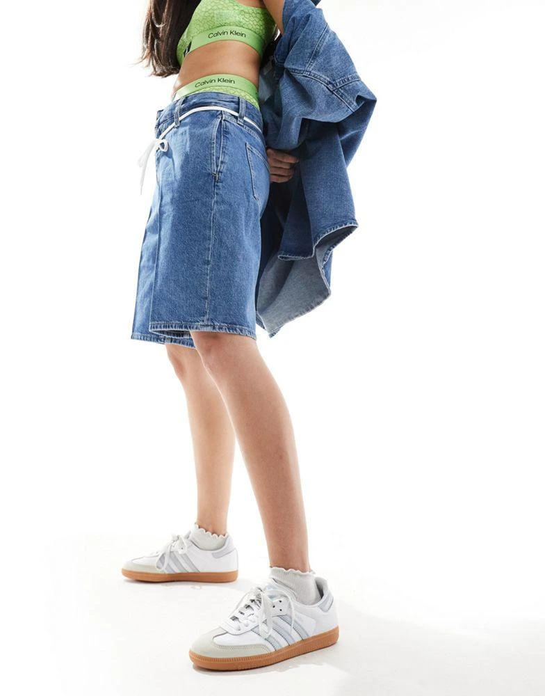 Calvin Klein Calvin Klein Jeans 90s straight denim shorts in light wash 4
