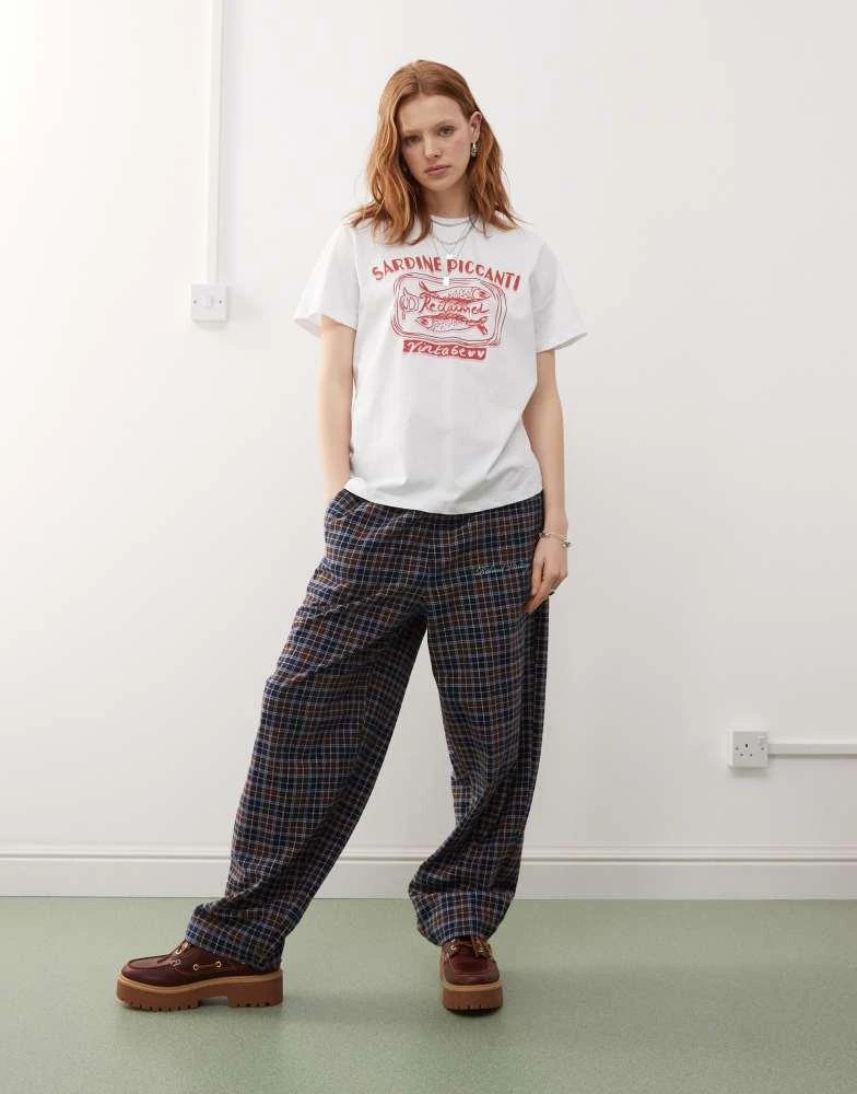 Reclaimed Vintage Reclaimed Vintage oversized t-shirt with sardine fisherman print in white 2