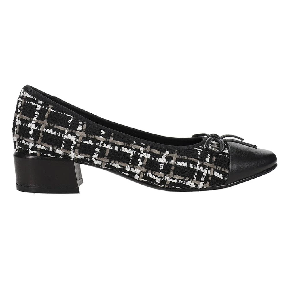 Vaneli Alesya Round Toe Pumps 1