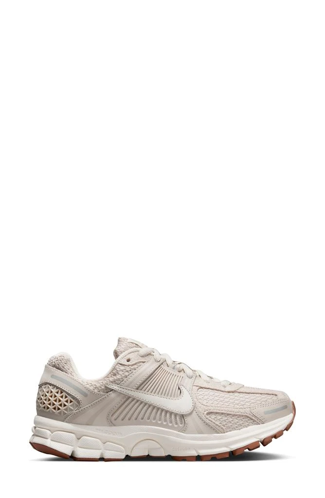 NIKE Zoom Vomero 5 Sneaker 2