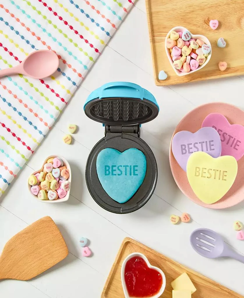 Dash x Sweethearts Bestie Heart Mini Waffle Maker 3