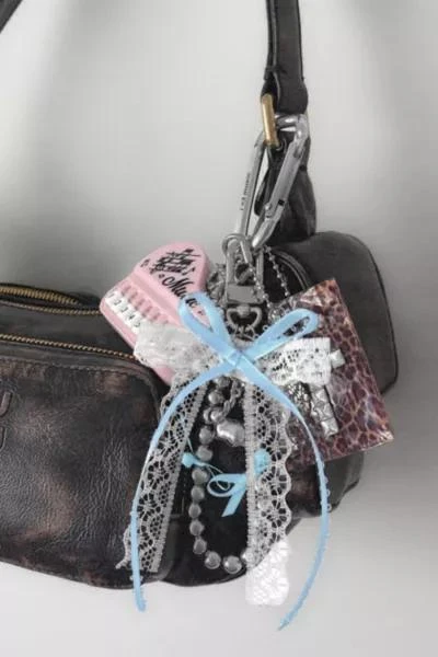 Five Fourty Nine Five Fourty Nine Sweet Melody Charm Carabiner 1