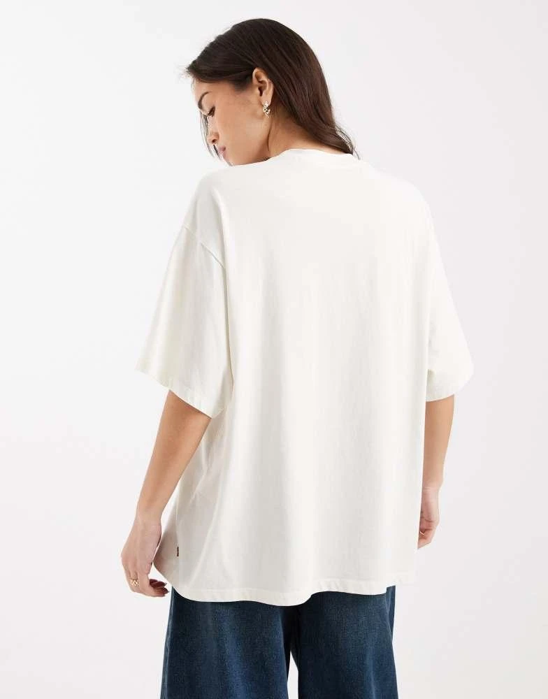 Levi
s Levi
s oversized graphic tee in ecru 4