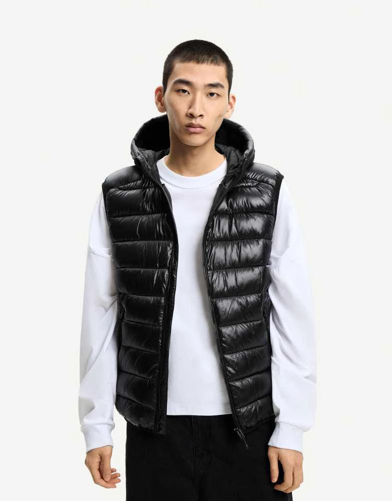Bershka Bershka Lightweight puffer gilet in black 1