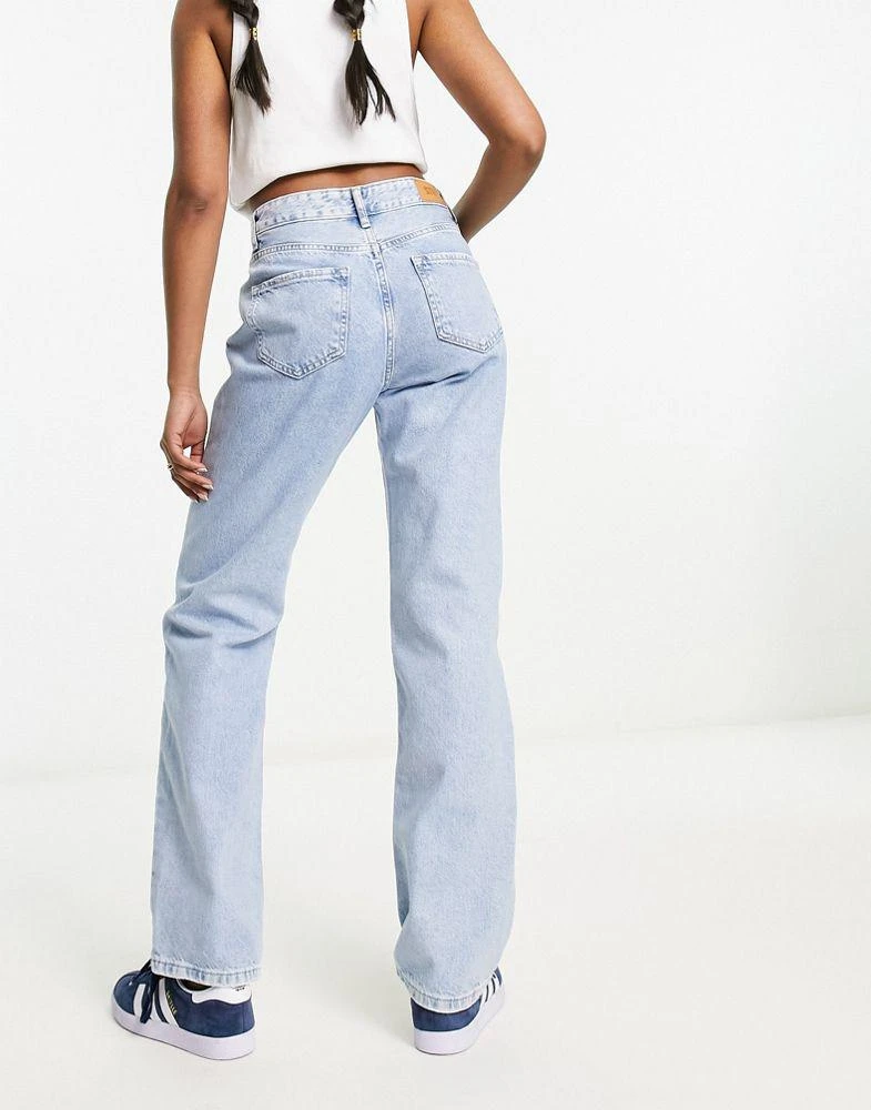 Stradivarius Stradivarius STR straight leg jean in light wash blue 4