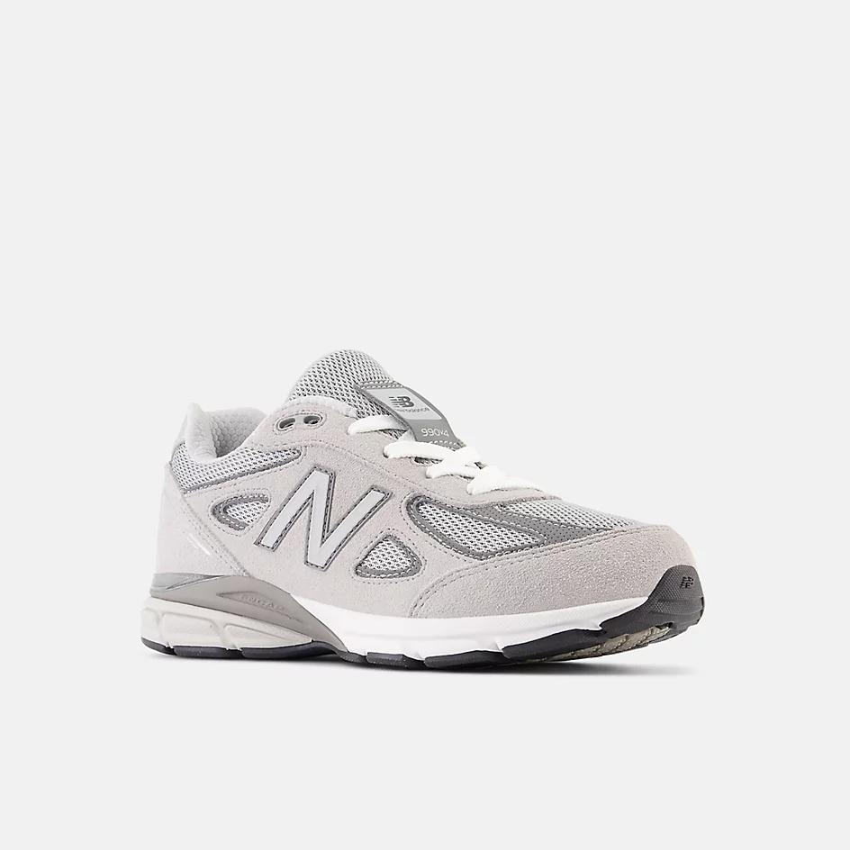 New Balance 990v4