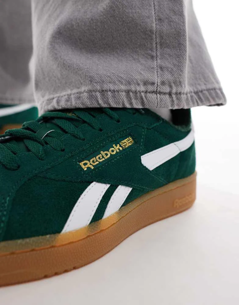 Reebok Reebok Club C Grounds suede trainers with gum sole in green 4