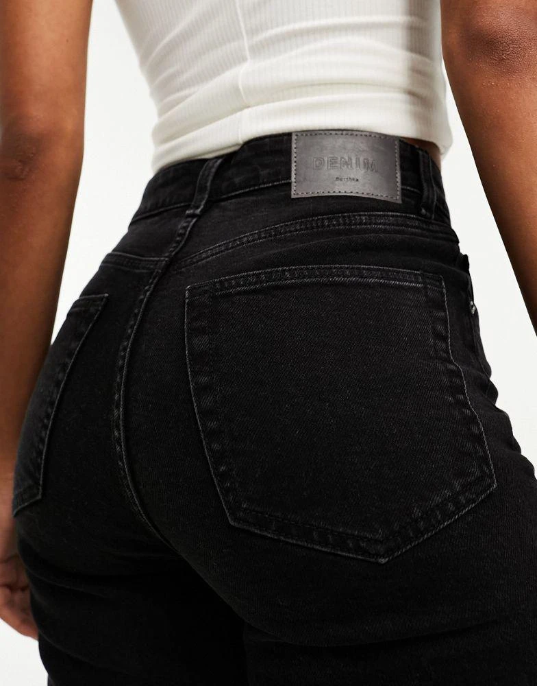 Bershka Bershka comfort fit mom jean in black 3