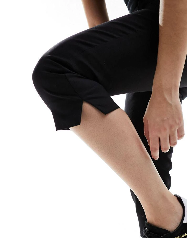 Stradivarius Stradivarius capri pant in black 2