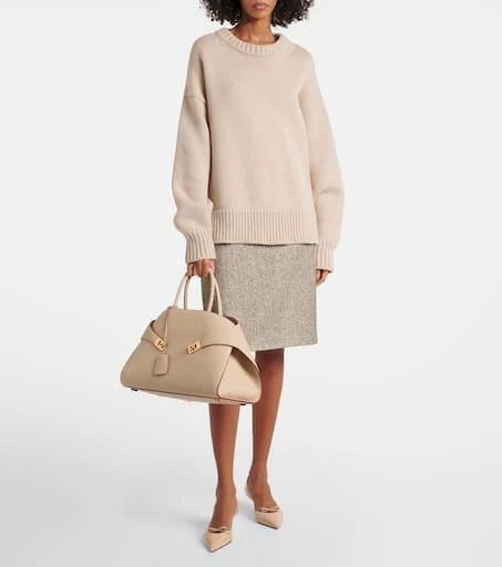 Salvatore Ferragamo Gyoia Dorsay 40 patent leather pumps 3