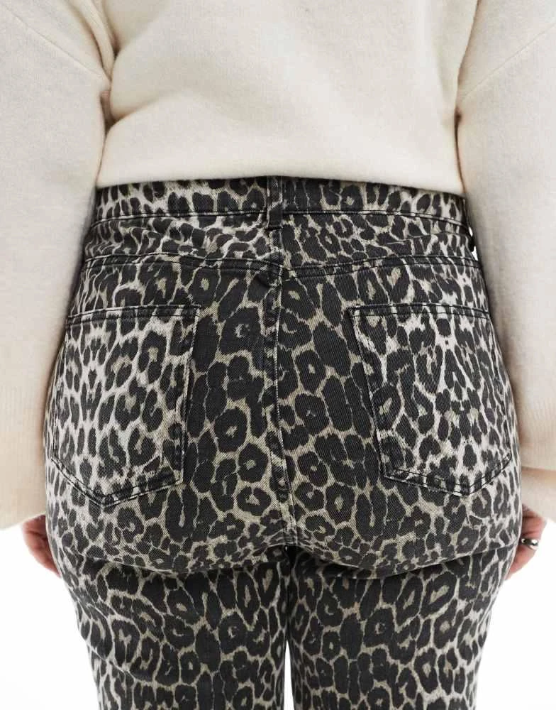 New Look Plus New Look Curve Hannah straight leg jean in leopard print 4