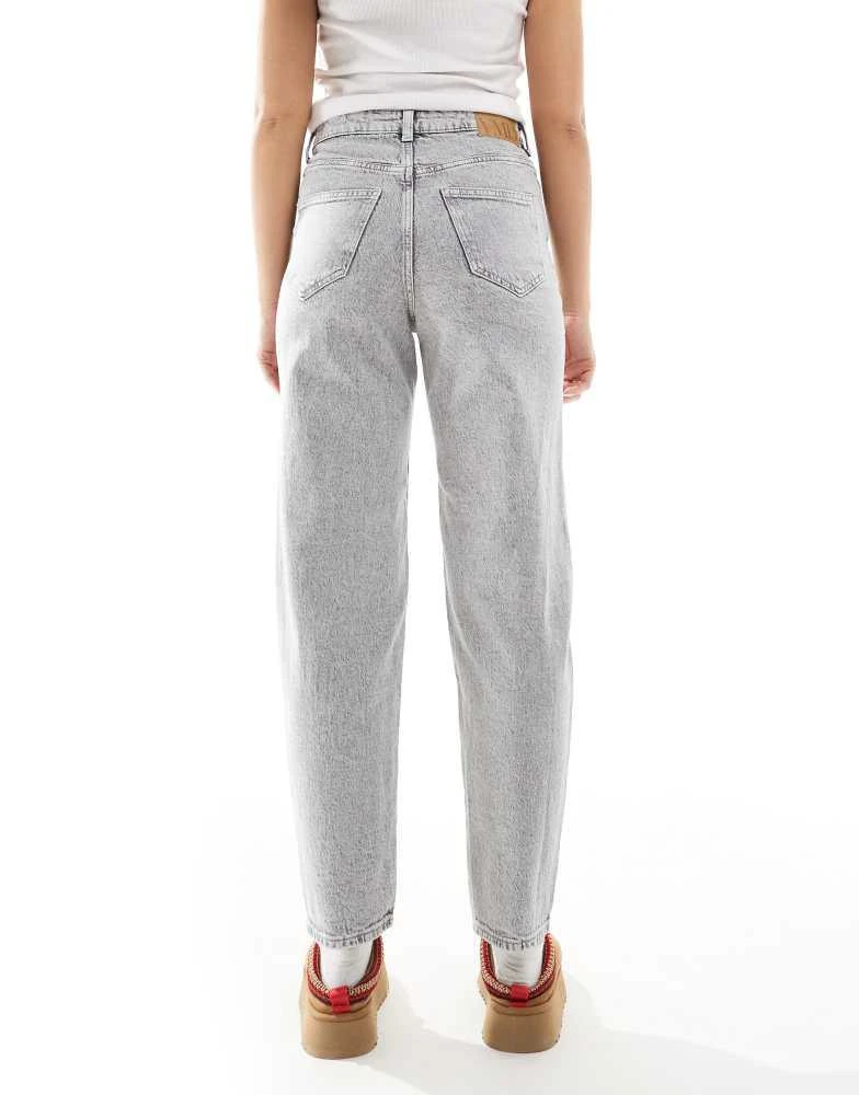 VERO MODA Vero Moda Tessa mom jeans in light grey denim 4
