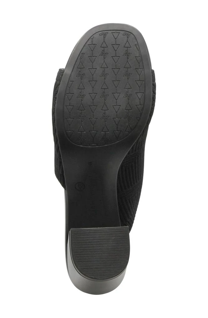 Adrienne Vittadini Andreas Mule 5