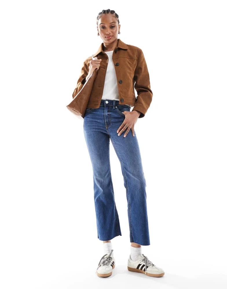 Stradivarius Stradivarius Tall D78 cropped flare jean in medium wash 1