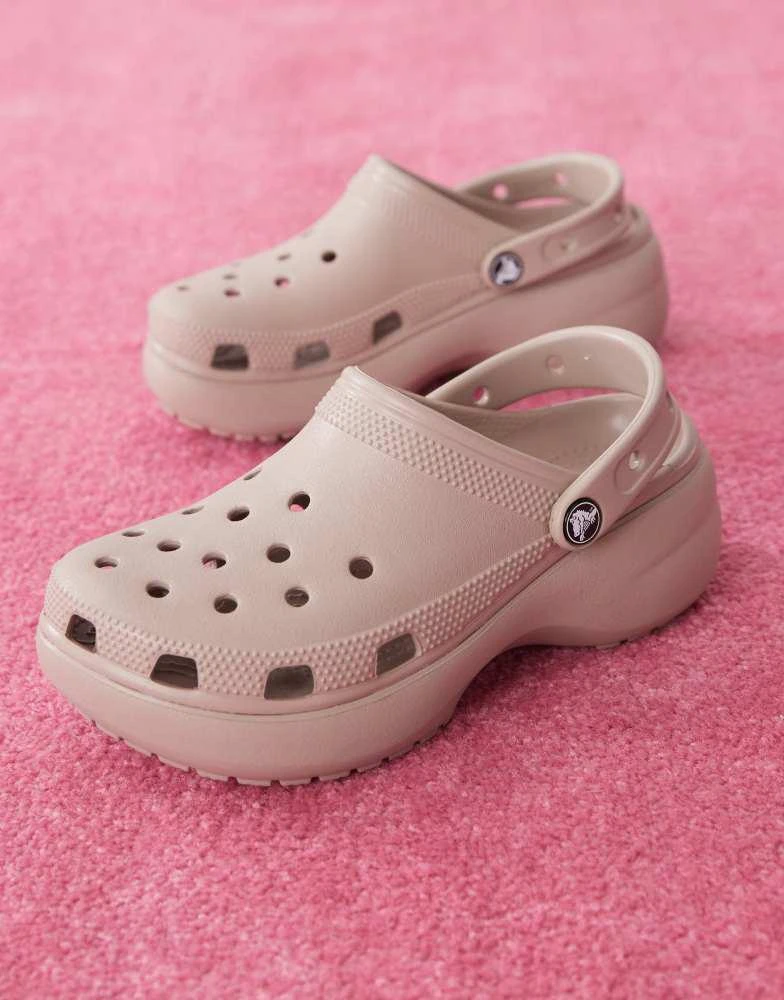 Crocs Crocs Classic platform clog in taupe 2