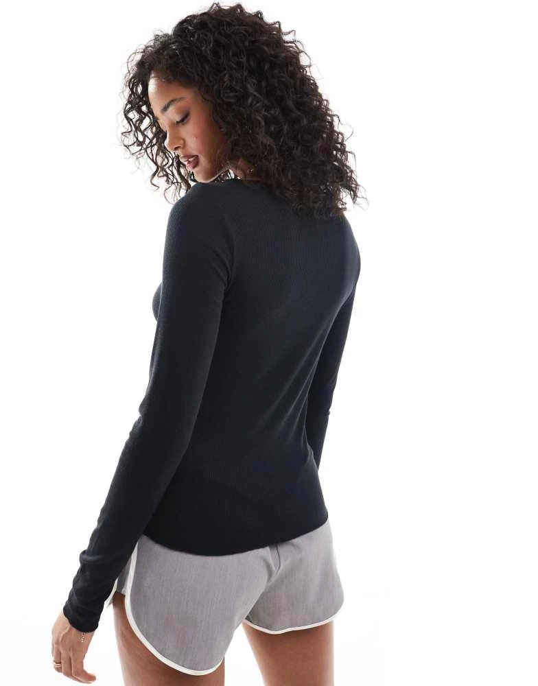 Abercrombie & Fitch Abercrombie & Fitch long sleeve ribbed top with slash neck in black 4