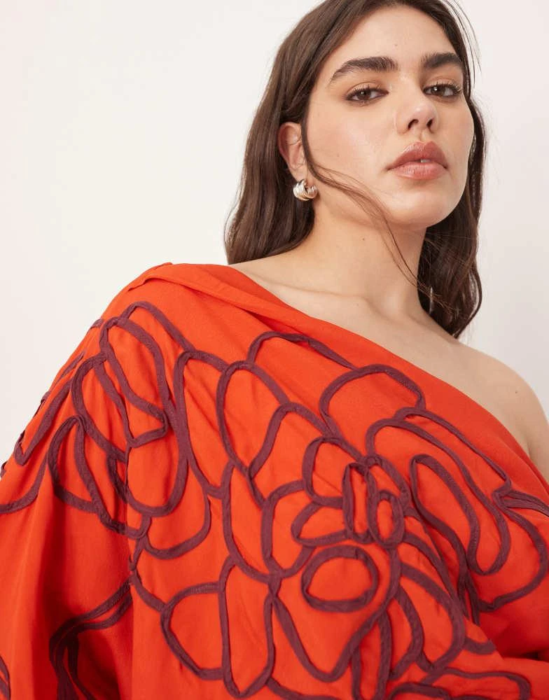ARRANGE ARRANGE Curve linear embroidered floral slouchy shoulder drape midi dress in red 2