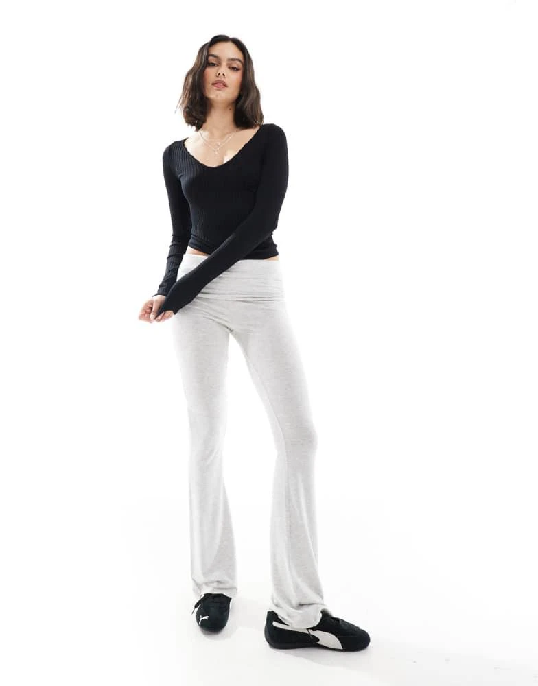 Stradivarius Stradivarius v neck long sleeve jersey top in black 2