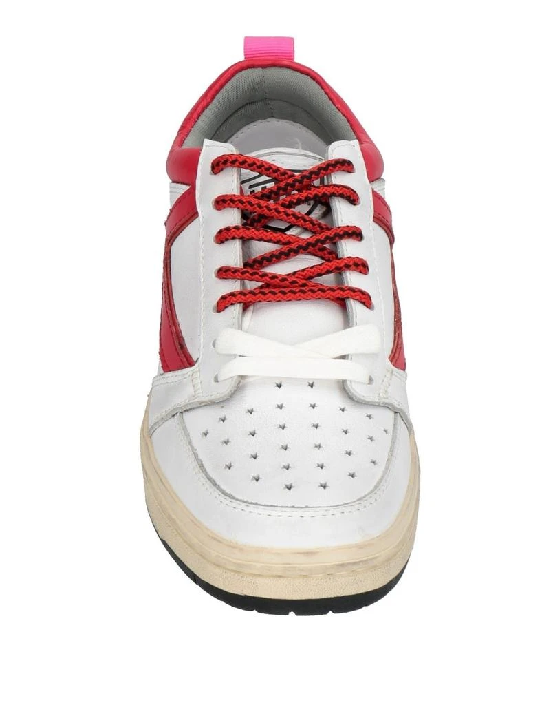 HTC Sneakers 4