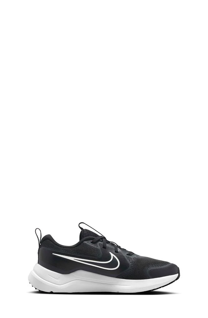 NIKE Cosmic Runner Running Shoe 6