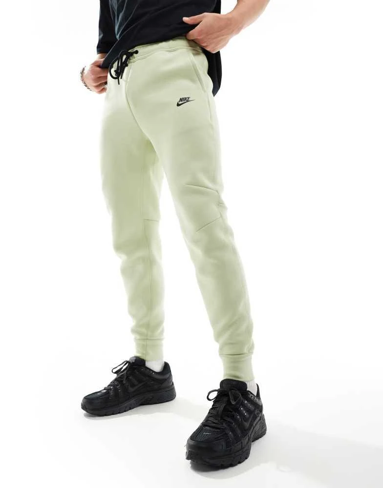 NIKE Nike Tech Fleece joggers in light green 3