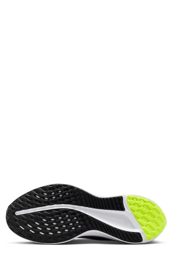 NIKE Quest 5 Road Running Shoe 5