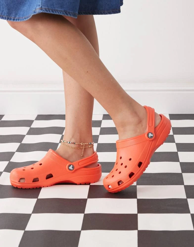 Crocs Crocs classic clog in starfish orange 1