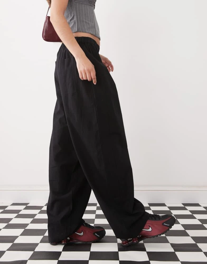 COLLUSION COLLUSION relaxed woven balloon pant with linen in black - BLACK 2