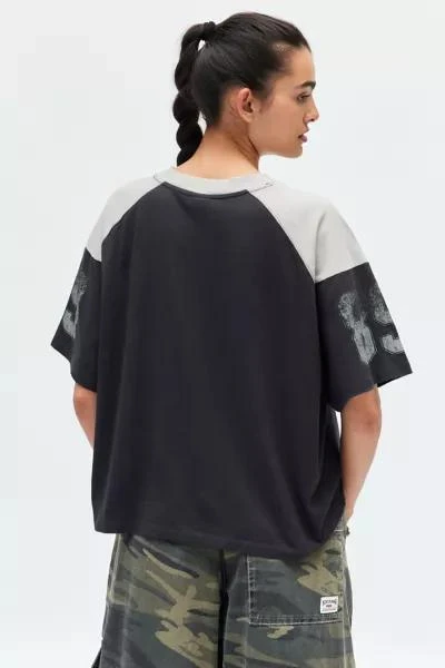 Urban Outfitters 89 V-Neck Boxy Graphic Tee 3