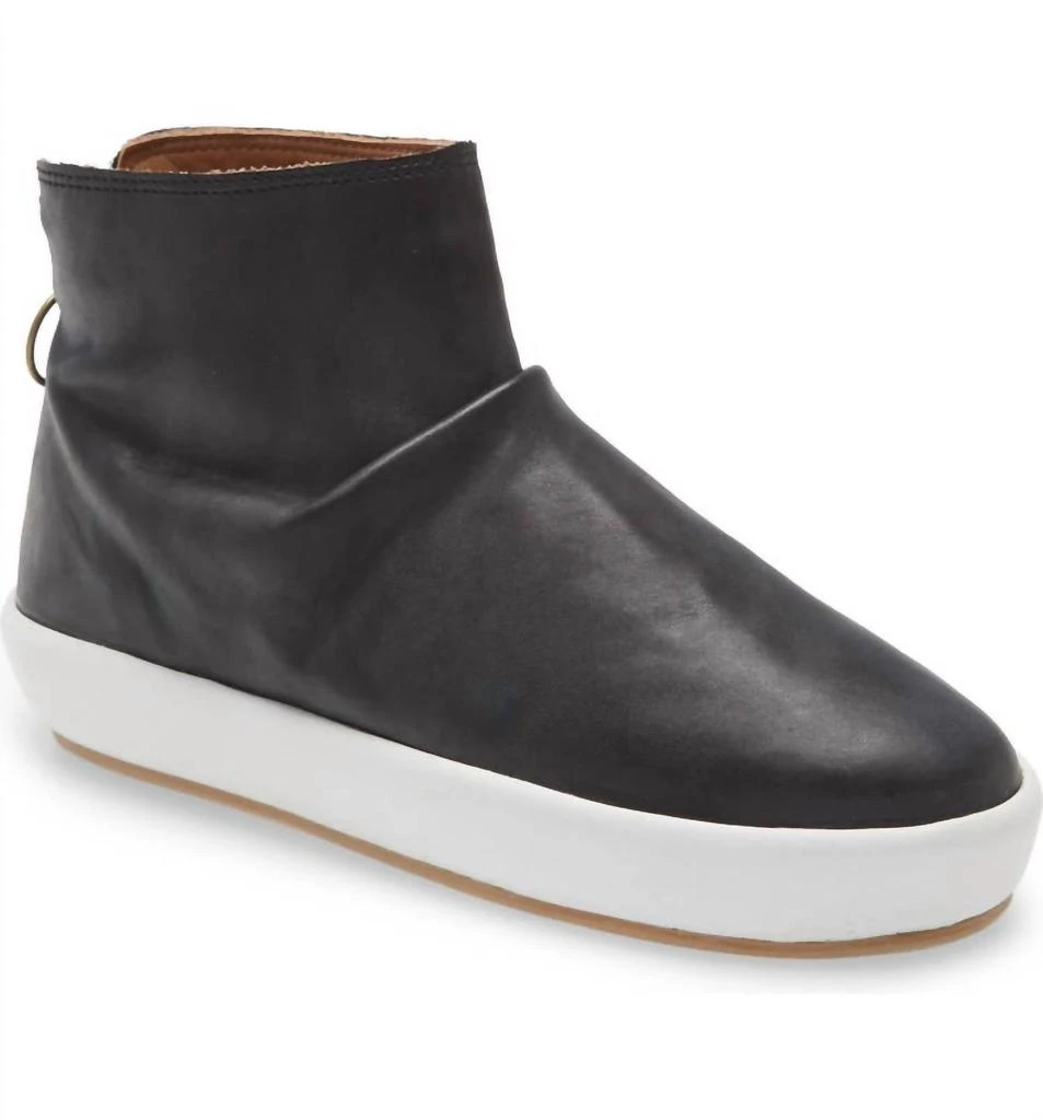 beek Jaeger Boots In Black 1